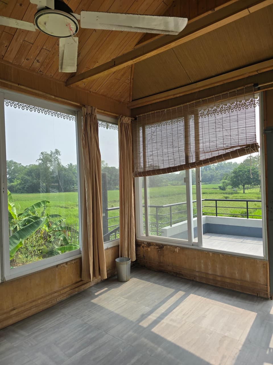 রিতার গ্রামের বাড়ি - ঘরের ভেতর