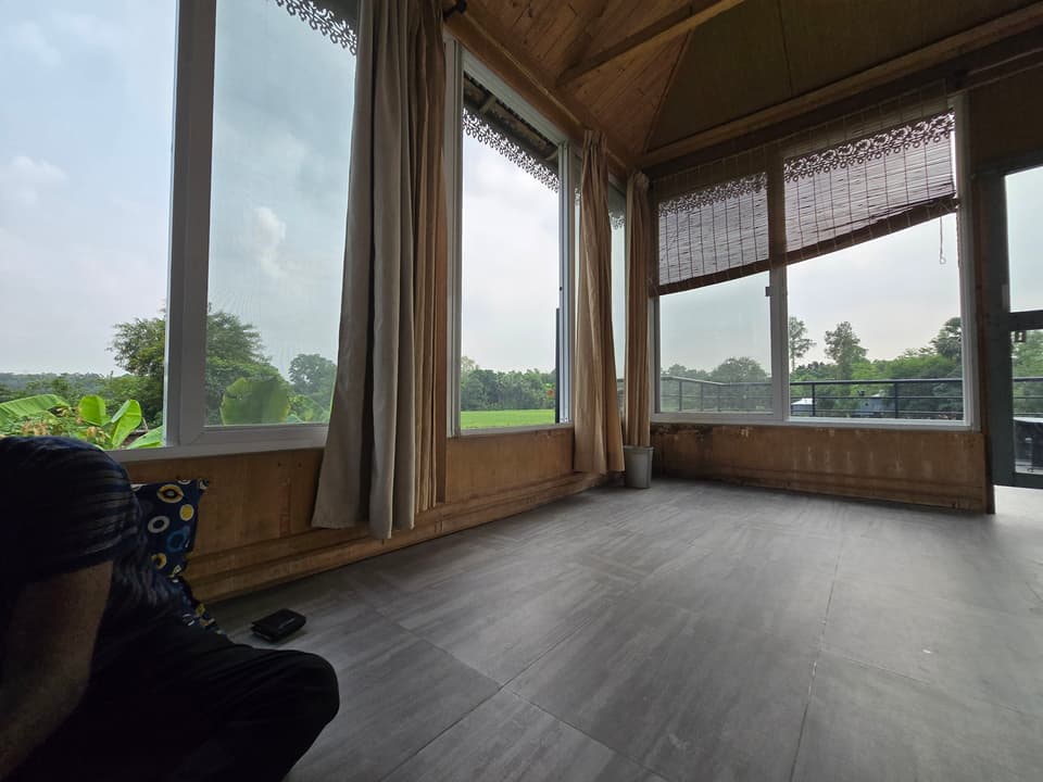 রিতার গ্রামের বাড়ি - ঘরের ভেতর