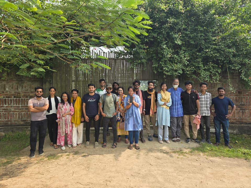 বন্ধুদের সঙ্গে গ্রামীণ সময় কাটানো